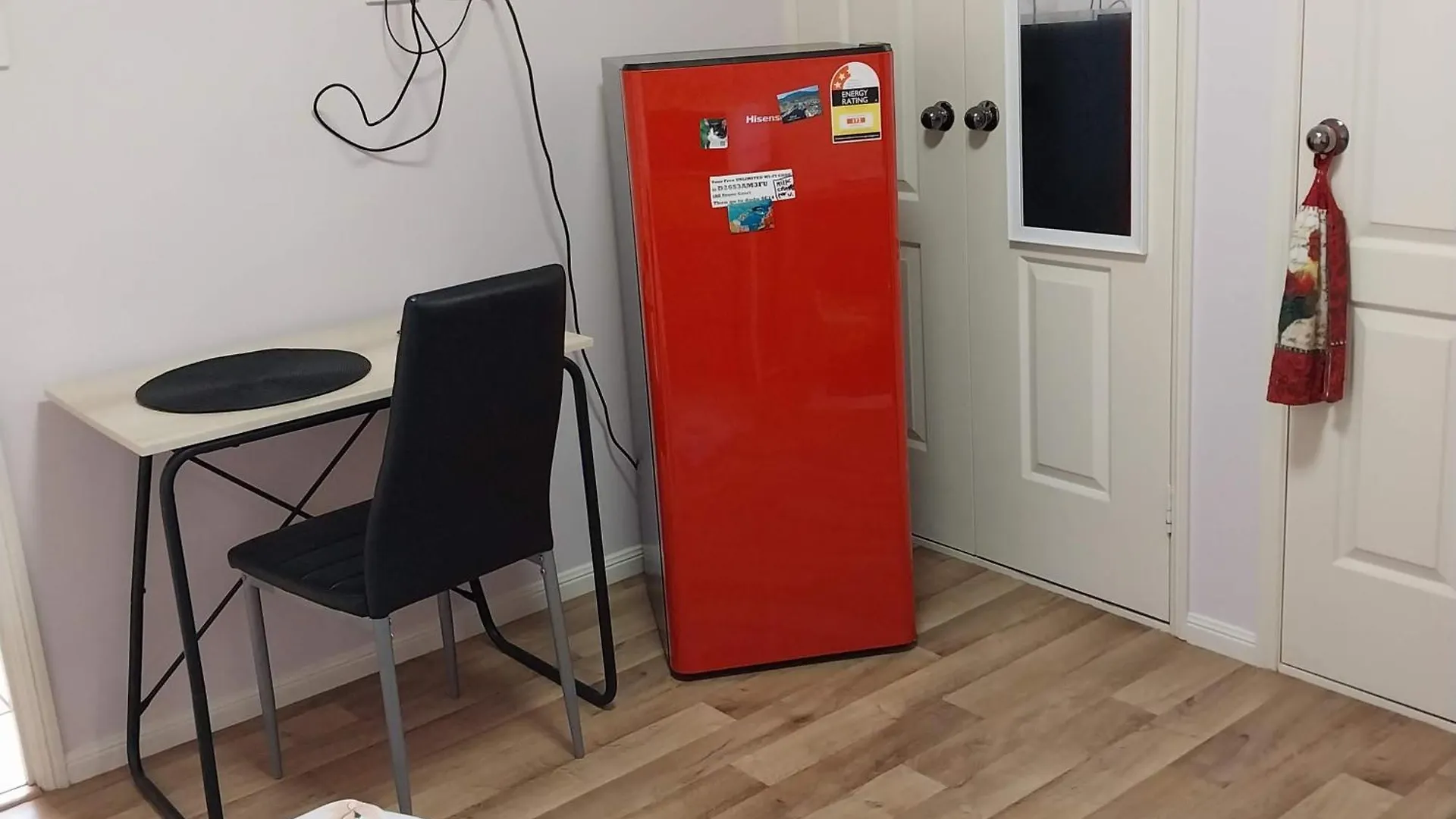 Guest house Red Cottage Female Only Budget Stays With Bedroom Plus Private Kitchenette Room Toowoomba