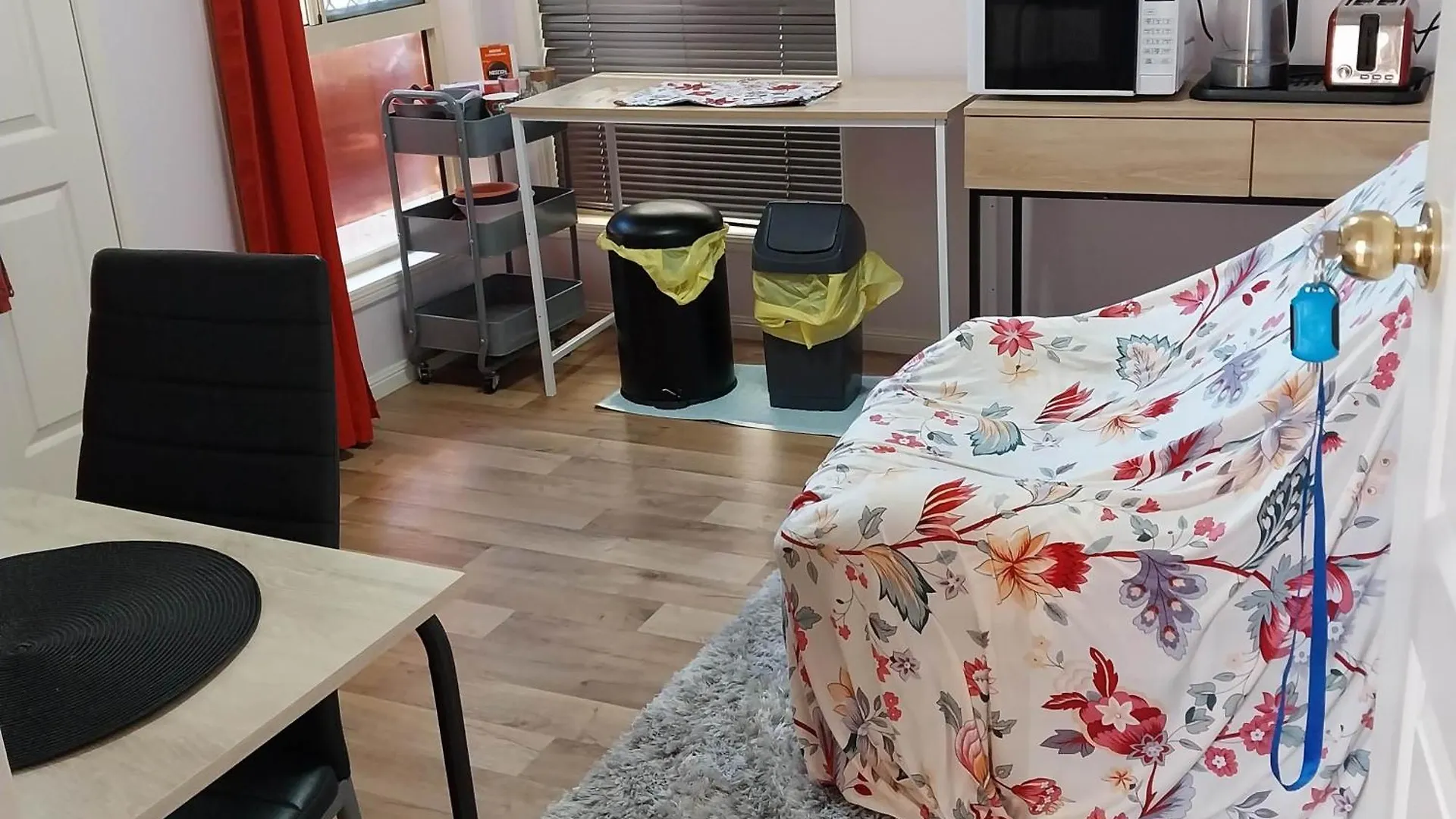 Guest house Red Cottage Female Only Budget Stays With Bedroom Plus Private Kitchenette Room Toowoomba