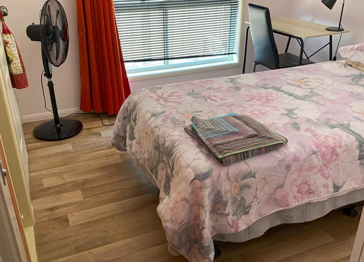 Red Cottage Female Only Budget Stays With Bedroom Plus Private Kitchenette Room Toowoomba